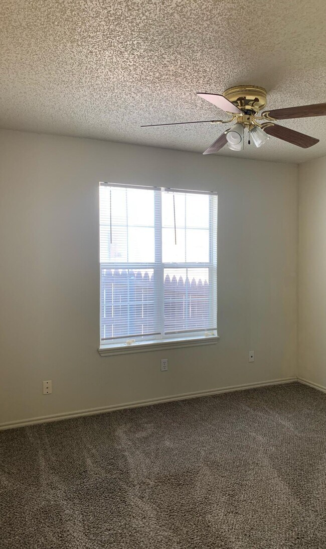 Building Photo - 3406 Hyden Ave