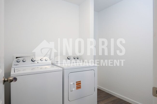 Building Photo - Brand New Beautiful Large Single Story Home