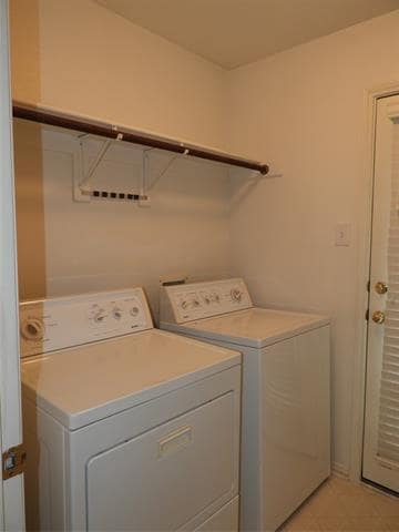 Building Photo - 3104 Cedardale Dr