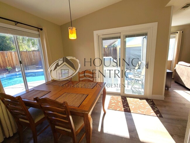 Building Photo - Executive Folsom Rental EXCELLENT Location and a POOL!