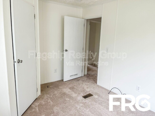 Building Photo - 5961 Berkley Dr