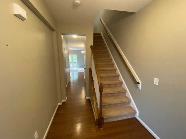 Building Photo - Like-New Townhome in Prime SW Durham Location!