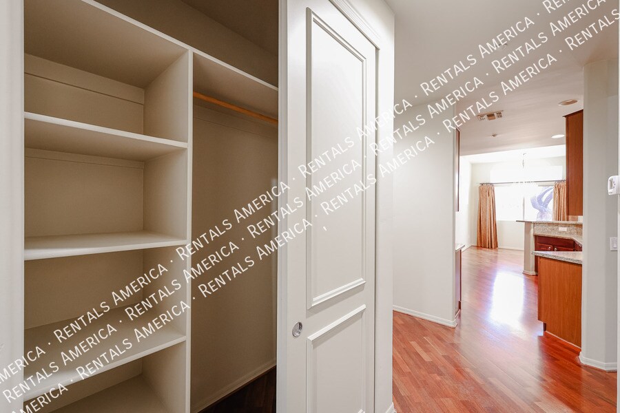 Building Photo - 7402 Hum Rd