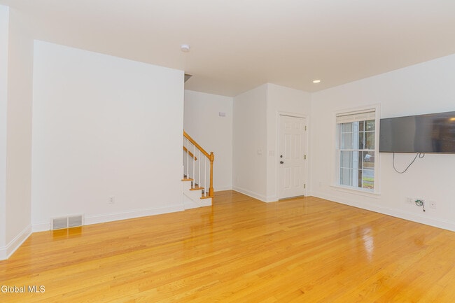 Building Photo - 80 Vanderbilt Ave