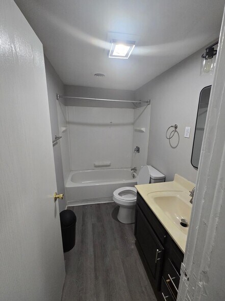 Building Photo - 2358 Putnam St