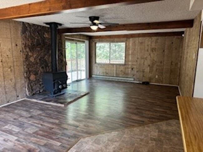 Building Photo - Upper Crystal Falls 2 Bedroom Home