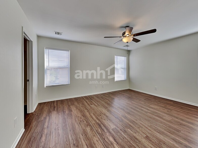 Building Photo - 6333 W Silver Ribbon Ct