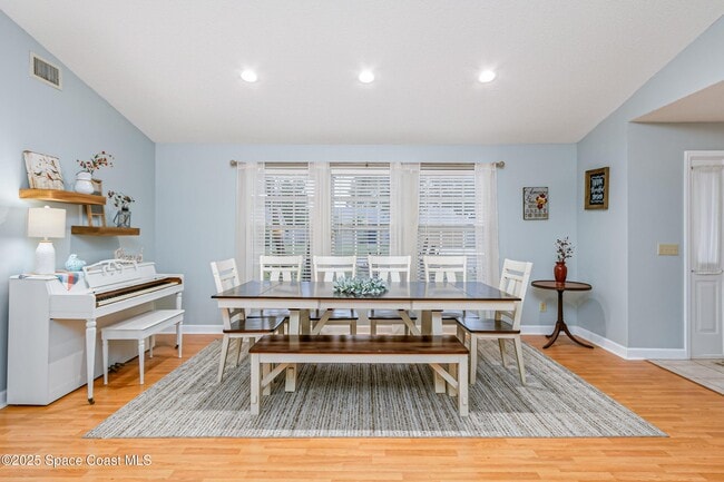 Building Photo - 4351 Silver Lake Dr