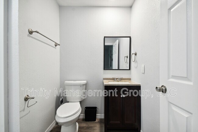 Building Photo - 1051 Dogwood Dr