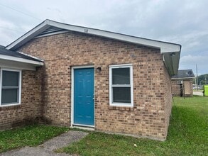 Building Photo - 112 Nandina Ct
