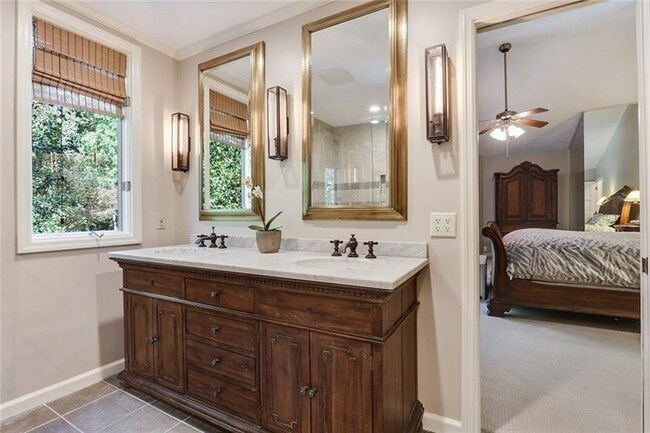 Building Photo - 586 Starlight Dr NE