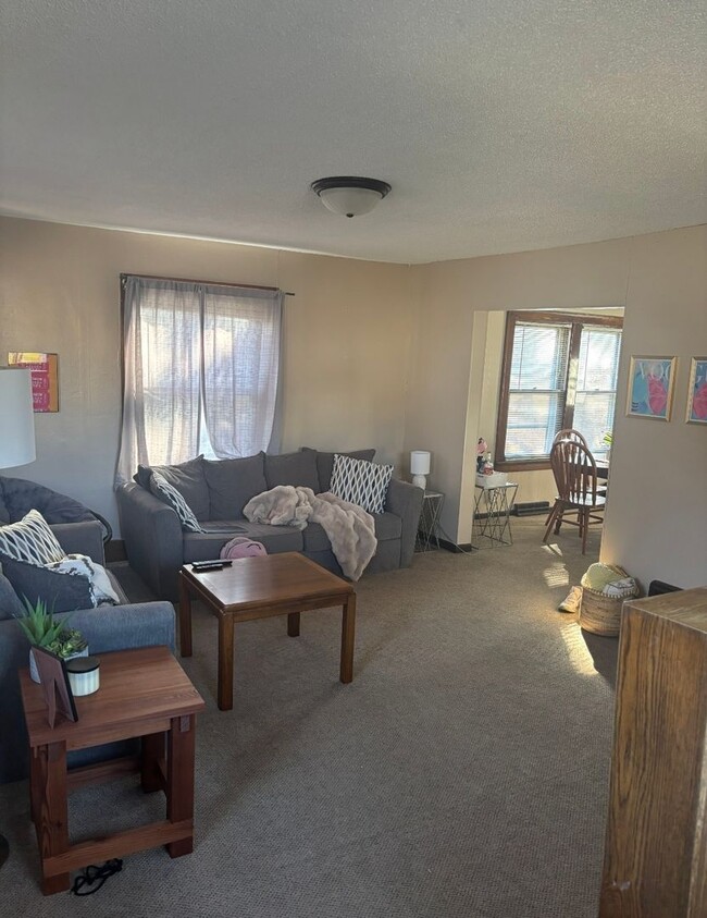 Building Photo - Available June 2026! 4 Bedroom House Close to Campus!