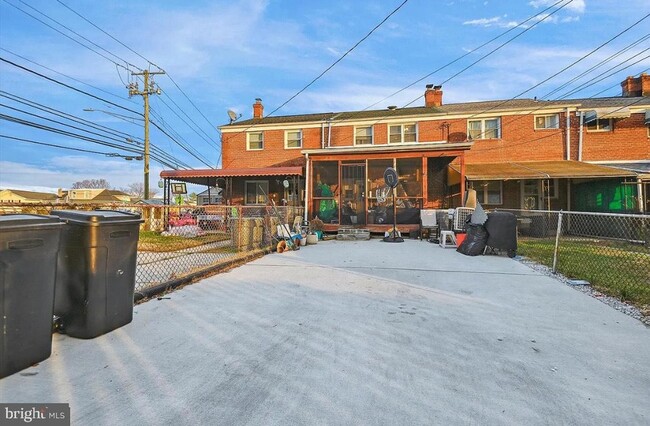 Building Photo - 7908 Wallace Rd