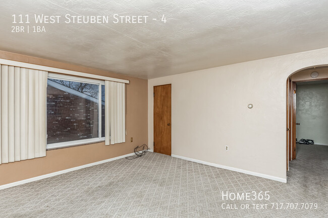 Building Photo - Cozy Urban Living: Charming 2 Bedroom Unit...