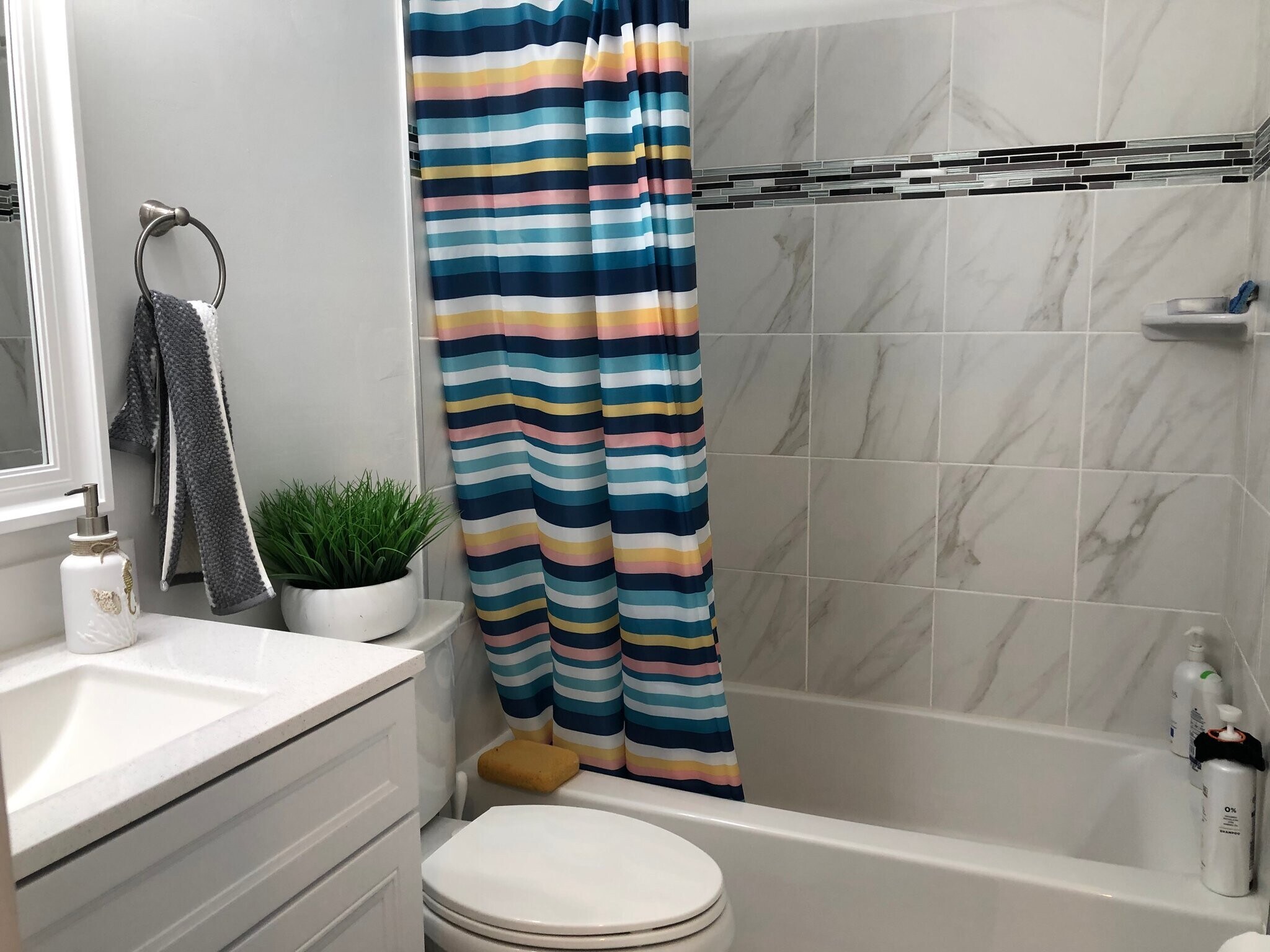 Building Photo - 4240 Embassy Dr