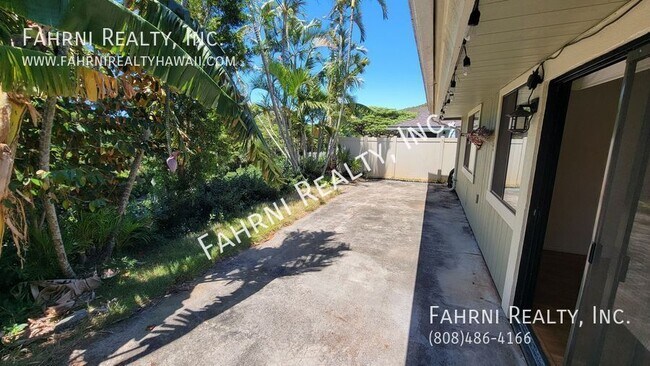 Building Photo - 98-111 Lania Way-