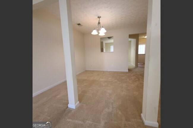 Building Photo - 2103 Grove Way