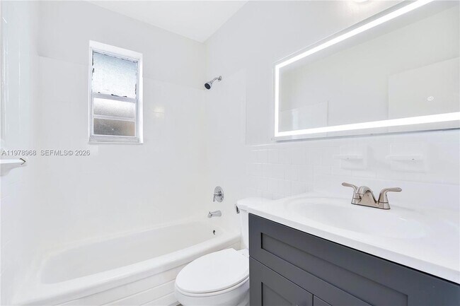 Building Photo - 15991 NE 18th Pl