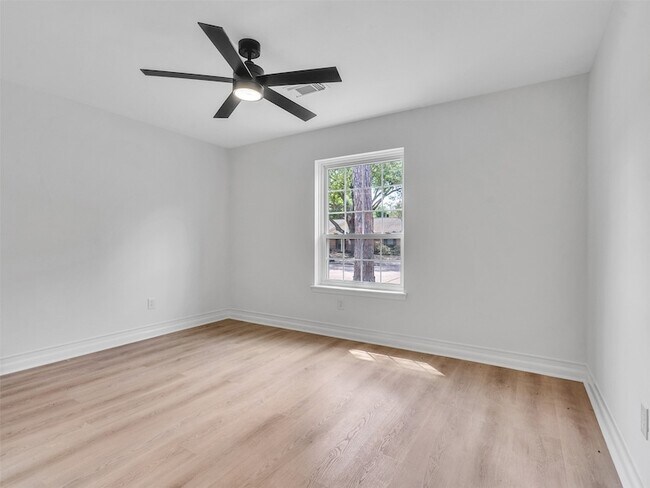 Building Photo - 16007 Diana Ln