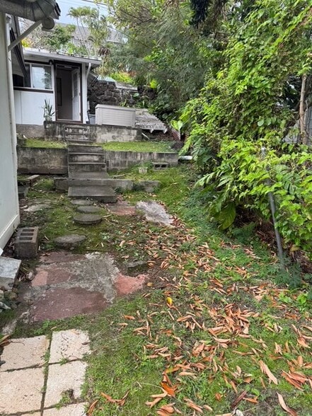 Building Photo - 2739 Hillside Ave