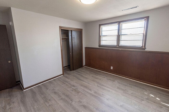 Building Photo - 1804 Sylvan Ln