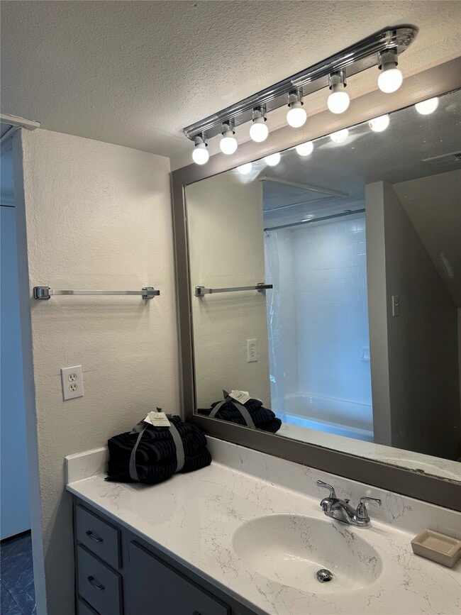 Building Photo - 3130 Walnut Bend Ln