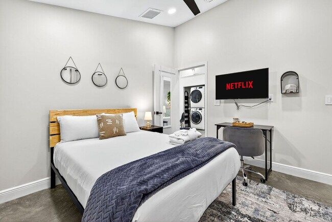 Building Photo - 319 Brentwood Dr