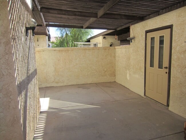 Building Photo - Visa Del Valle Townhome with Community Poo...