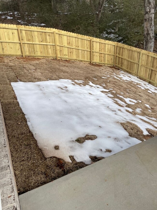 Building Photo - 2 bedroom 1.5 bath home