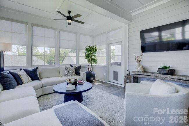 Building Photo - 82132 Standing Oak Dr