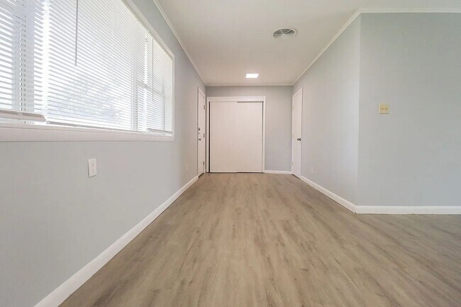 Building Photo - Section 8 Friendly - Updated and Modernized 3-Bedroom Home in Tulsa