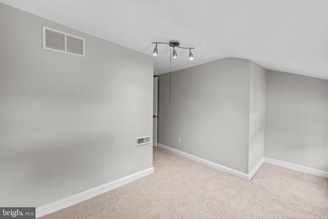 Building Photo - 307 S Exeter St