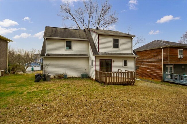 Building Photo - 805 Arbor Hill Dr