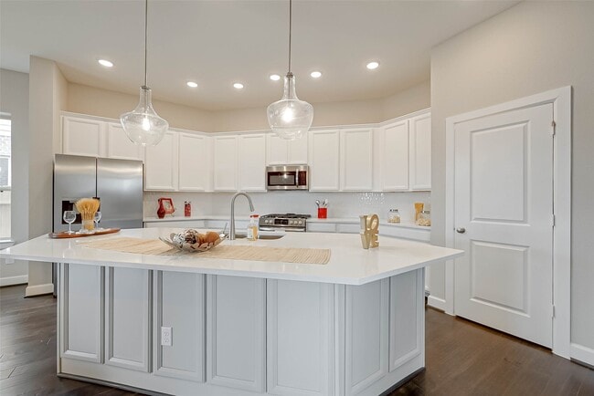 Building Photo - 10707 Deer Path Dr