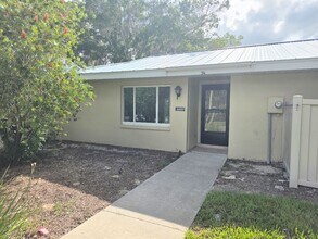 Building Photo - 11462 W Bayshore Dr