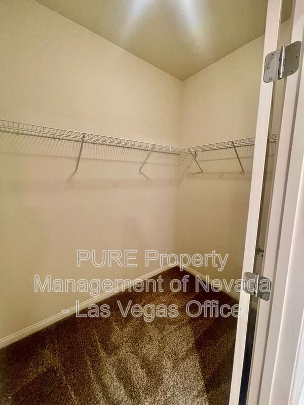 Building Photo - 117 Castle Course Ave