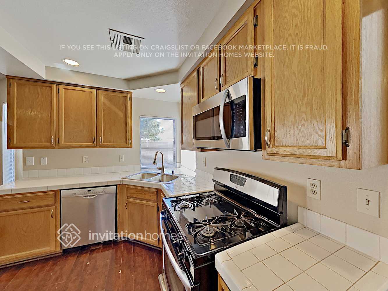 Building Photo - 914 Sparrow Ct