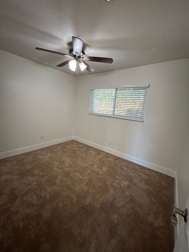 Building Photo - 2 Bedroom 1 Bathroom West La Mesa Apartment