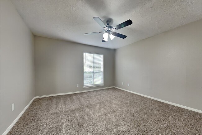 Building Photo - 11942 Hillbrook Dr