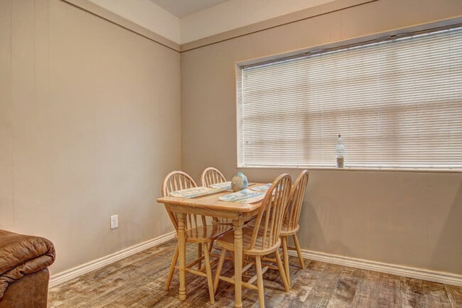 Building Photo - 704 Island Retreat Ct