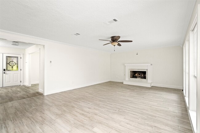 Building Photo - 560 Landfall Ln