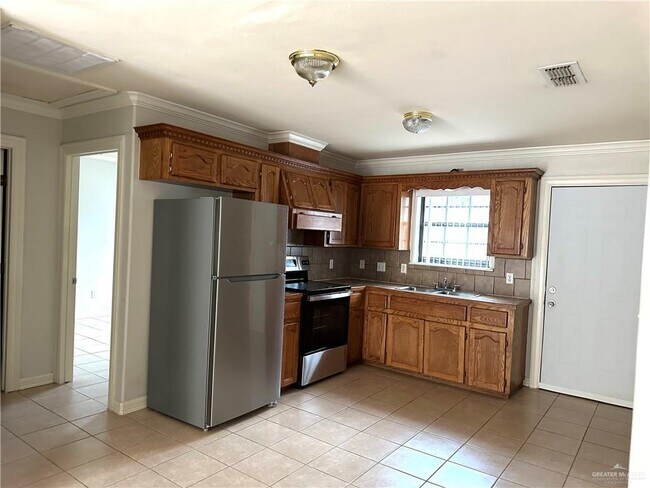 Building Photo - 13 E Quail St