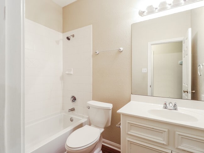 Building Photo - 13541 Lake Breeze Ln