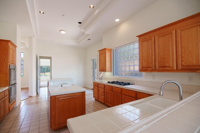 Building Photo - 26148 Legends Ct
