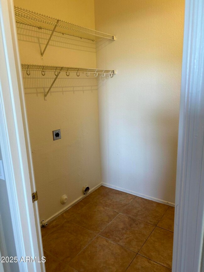 Building Photo - 4210 S 62nd Ln