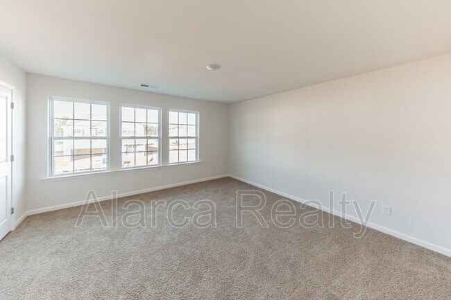 Building Photo - 114 Sequoia Frst Dr