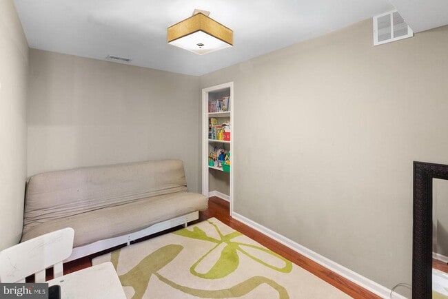 Building Photo - 213 Montrose St