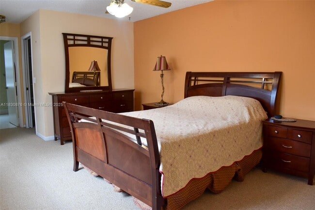 Building Photo - 10998 Mainsail Dr