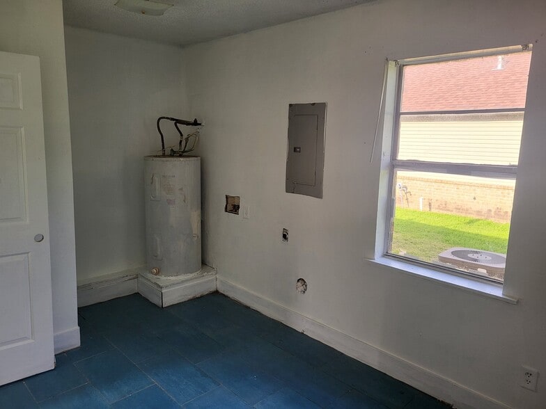 Building Photo - 104 Cottonwood Ave