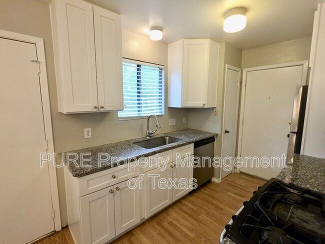 Building Photo - 8508 Romney Rd